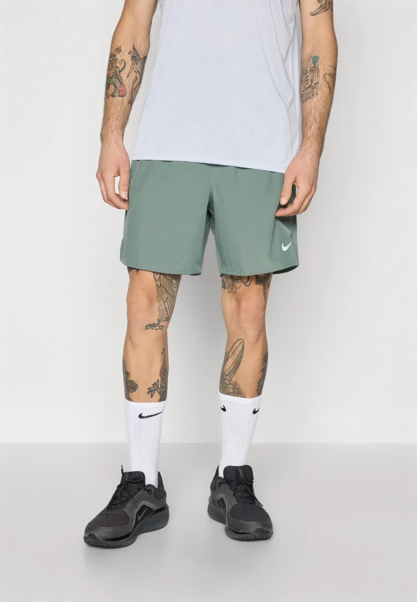 CHALLENGER SHORT - Kurze Sporthose - clay green black reflective silver-coloured