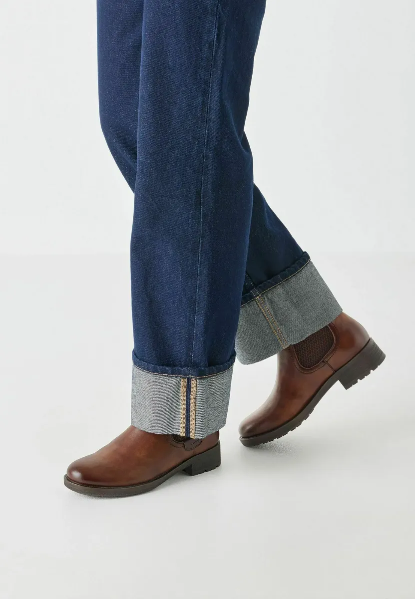 CHELSEA - Ankle Boot - cognac