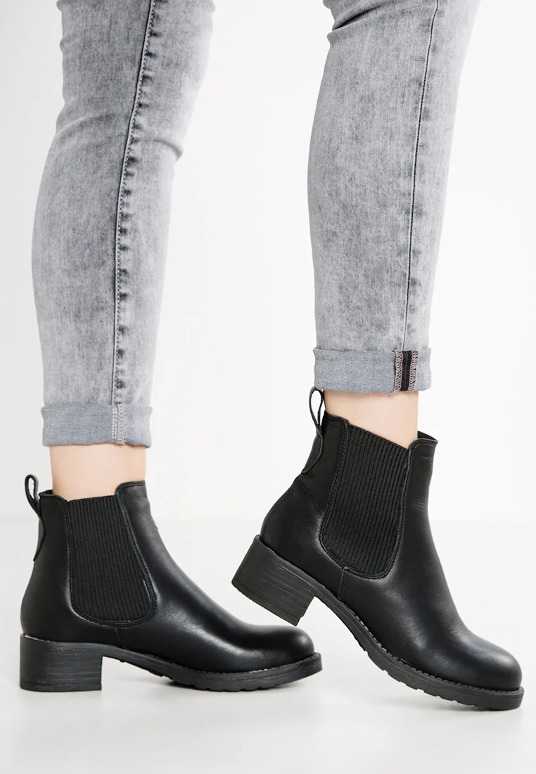 CHRISTINA  - Stiefelette - black
