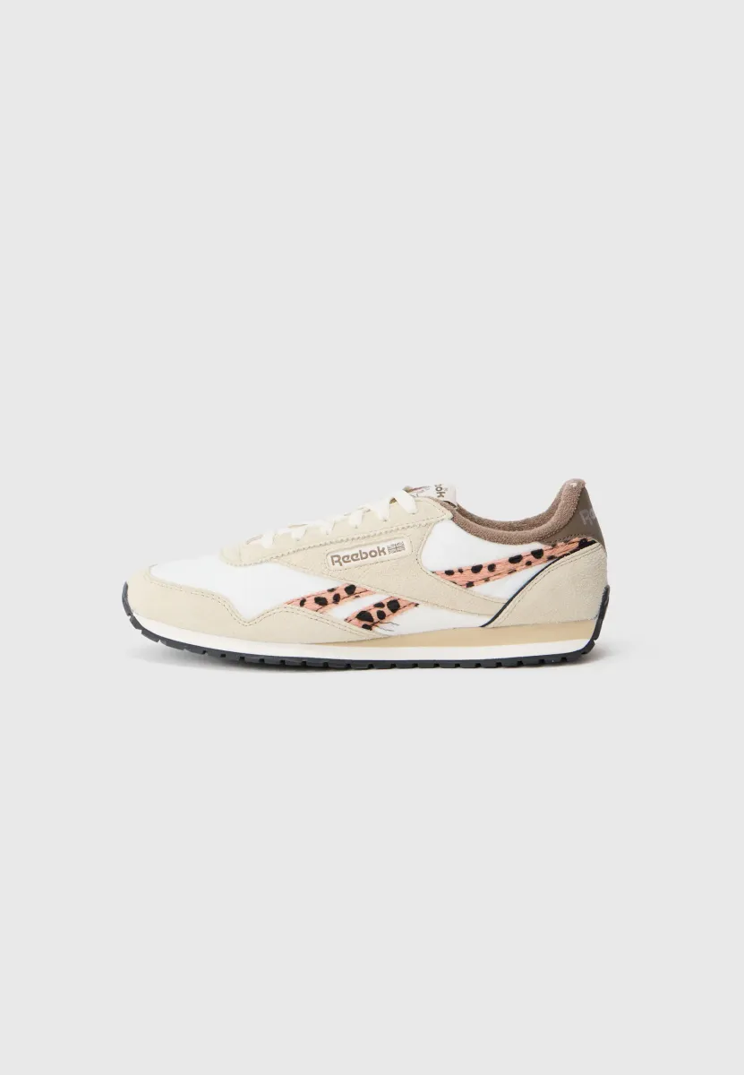 CLASSIC AZ - Sneaker low - chalk/classic beige/trek grey