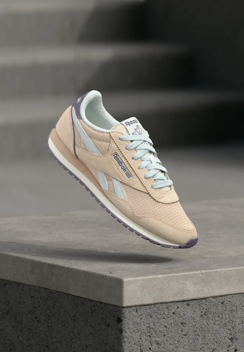 CLASSIC AZ - Sneaker low - muted clay/moon/purple fusion