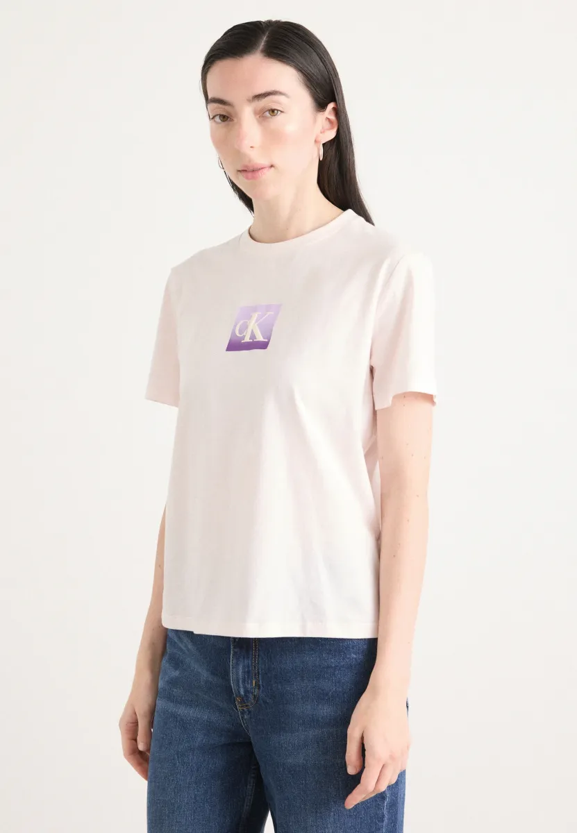 CLASSIC BOXED MONOGRAM TEE - T-Shirt print - tender blush