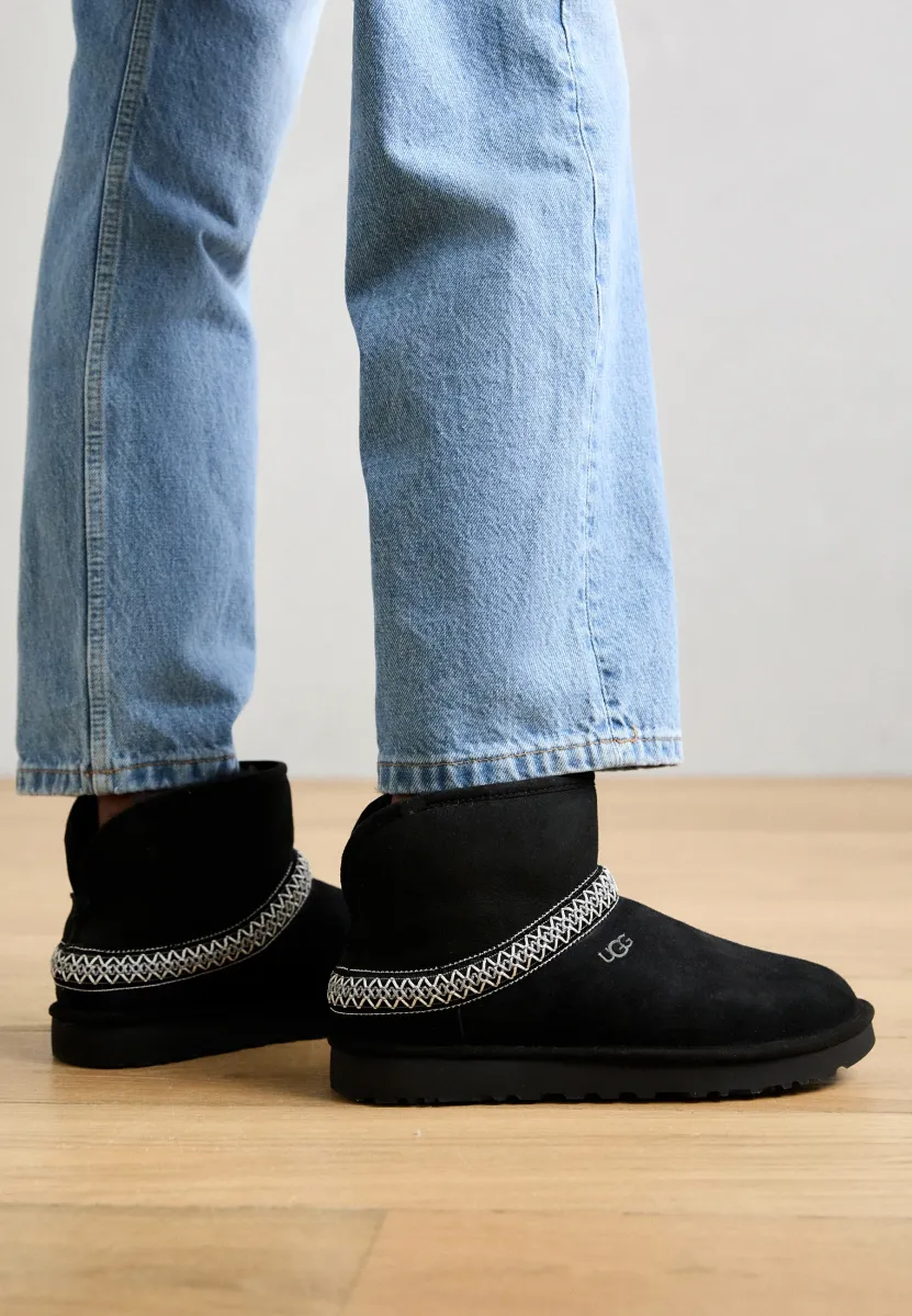 CLASSIC MINI CRESCENT - Ankle Boot - black
