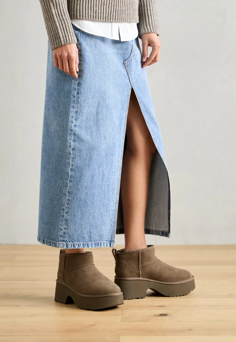 CLASSIC ULTRA MINI - Ankle Boot - hickory
