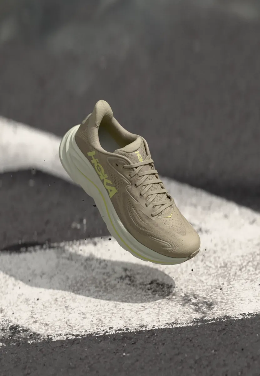 CLIFTON 10 - Laufschuh Straße - raw linen/stone