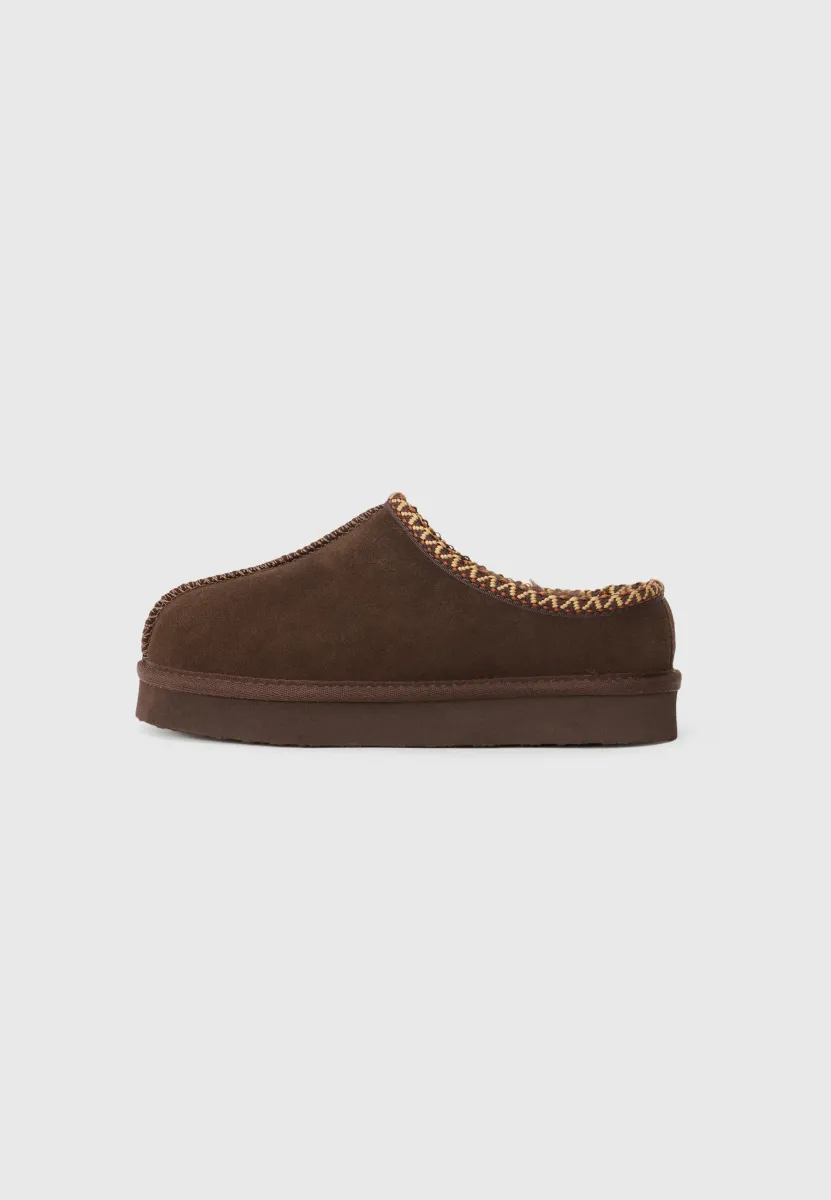 Clogs - dark brown