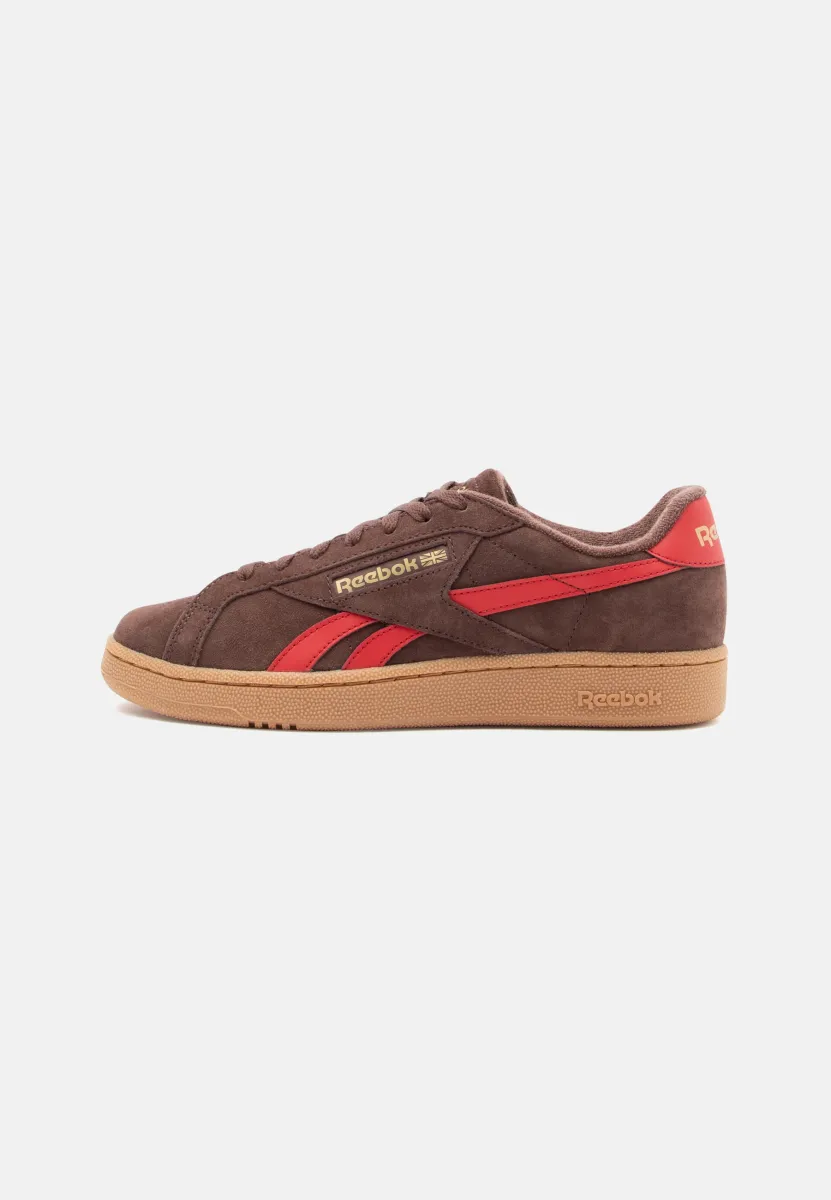 CLUB C GROUNDS UK UNISEX - Sneaker low - campus brown/vector red