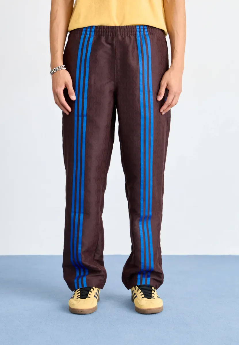 CLUB TRACKPANTS - Jogginghose - shadow brown
