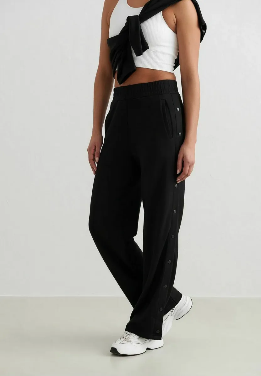 COMFY BUTTONED - Stoffhose - black