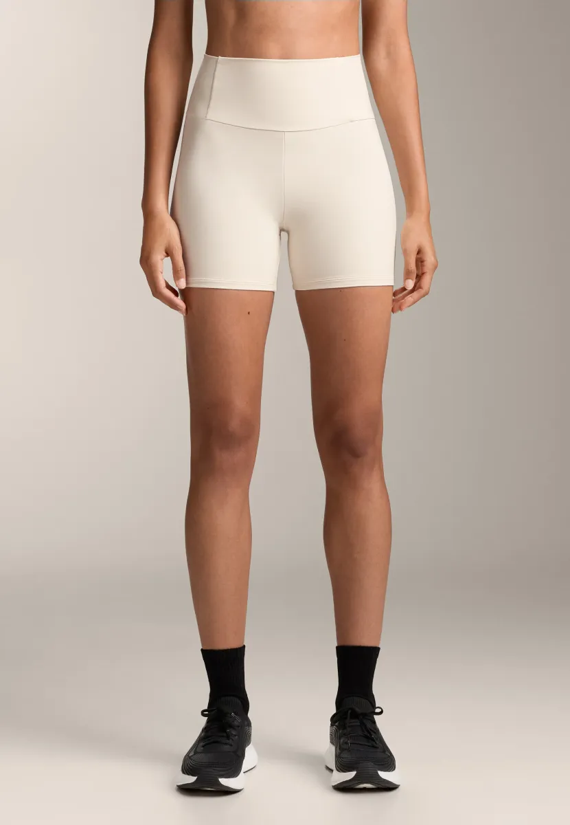 COMPRESSIVE HIGH RISE - Shorts - beige