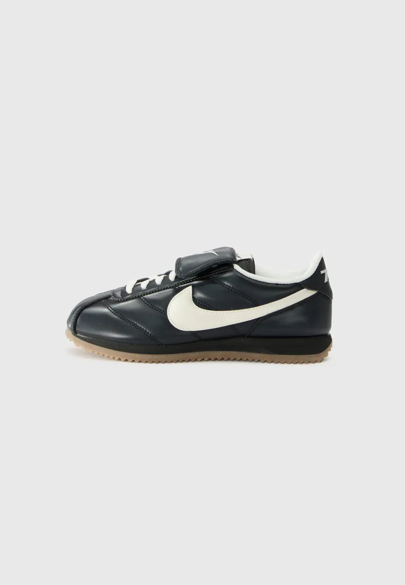 CORTEZ SE 3 UNISEX - Sneaker low - black/sail/gum/dark brown/metallic dark grey