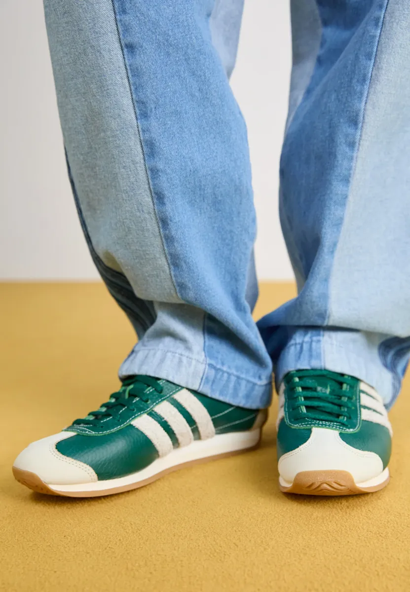 COUNTRY OG - Sneaker low - collegiate green/off white/silver metallic
