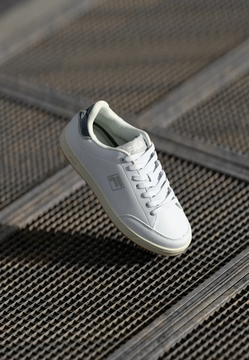 COURTBAY  - Sneaker low - white/silver