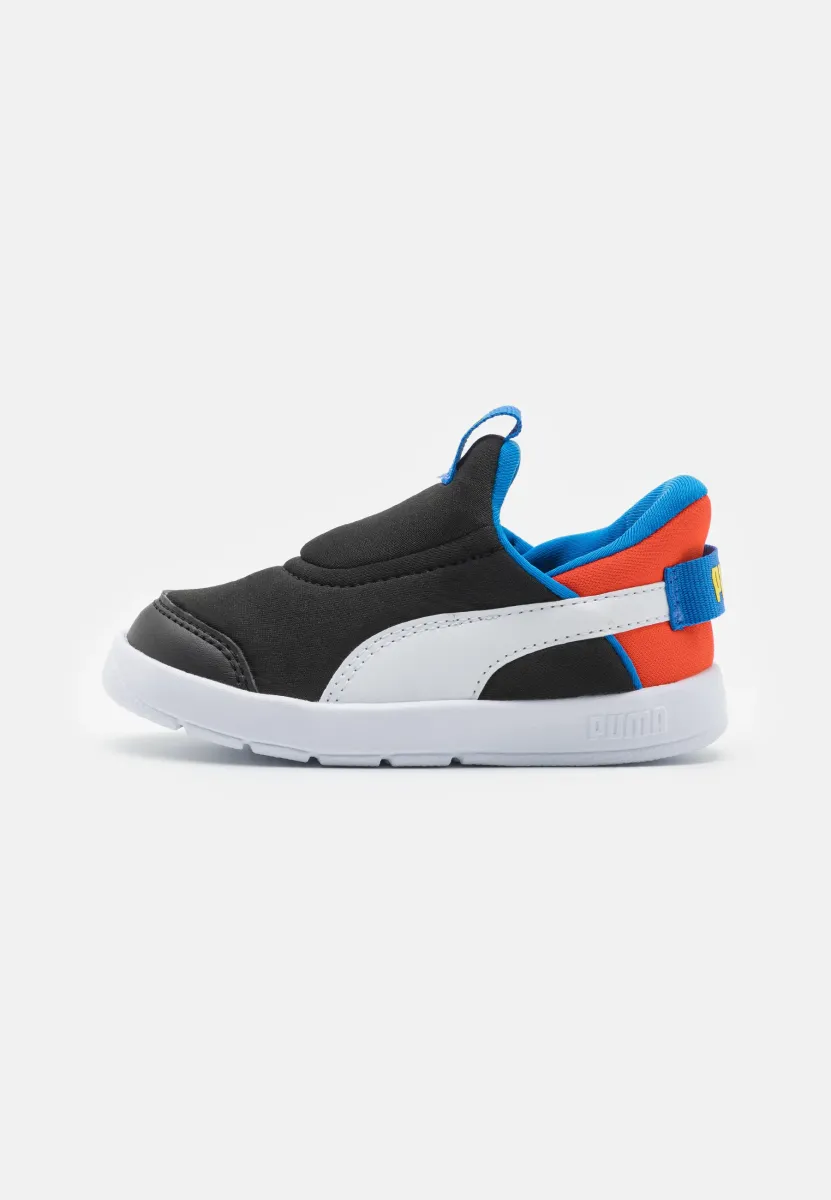 COURTFLEX V3 SLIPTECH UNISEX - Laufschuh Straße - black/white/redmazing