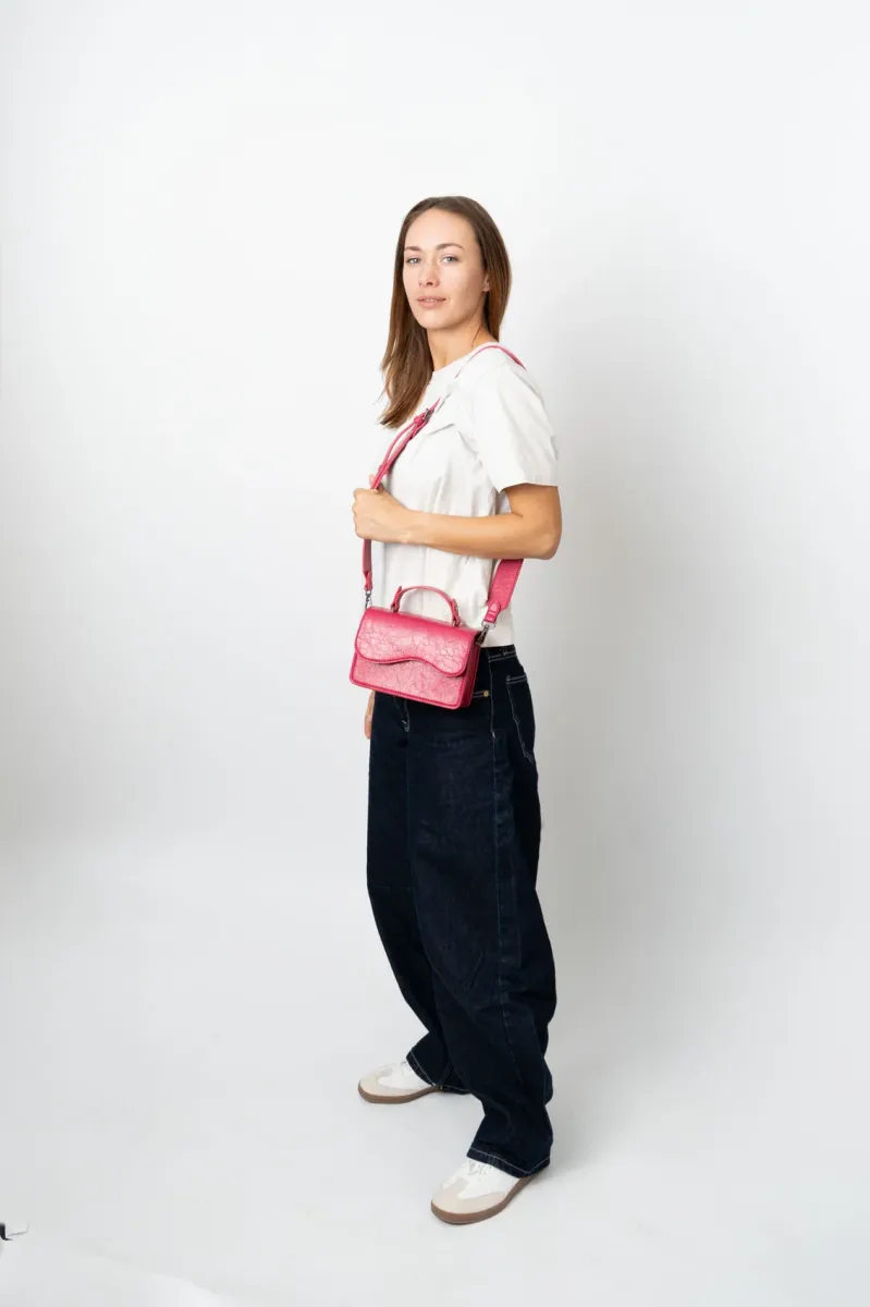 CRANE RAW STRUCTURE - Umhängetasche - fuchsia pink