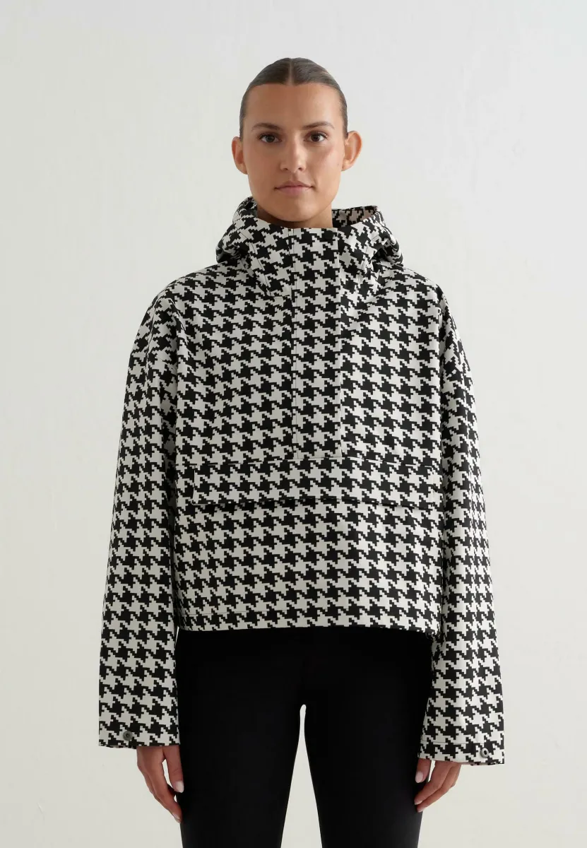 CROPPED  ANORAK - Regenjacke / wasserabweisende Jacke - Black and white
