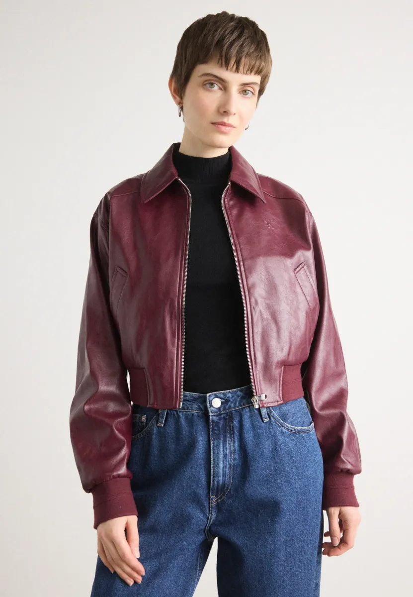 CROPPED CRINKLE - Bomberjacke - deep rouge