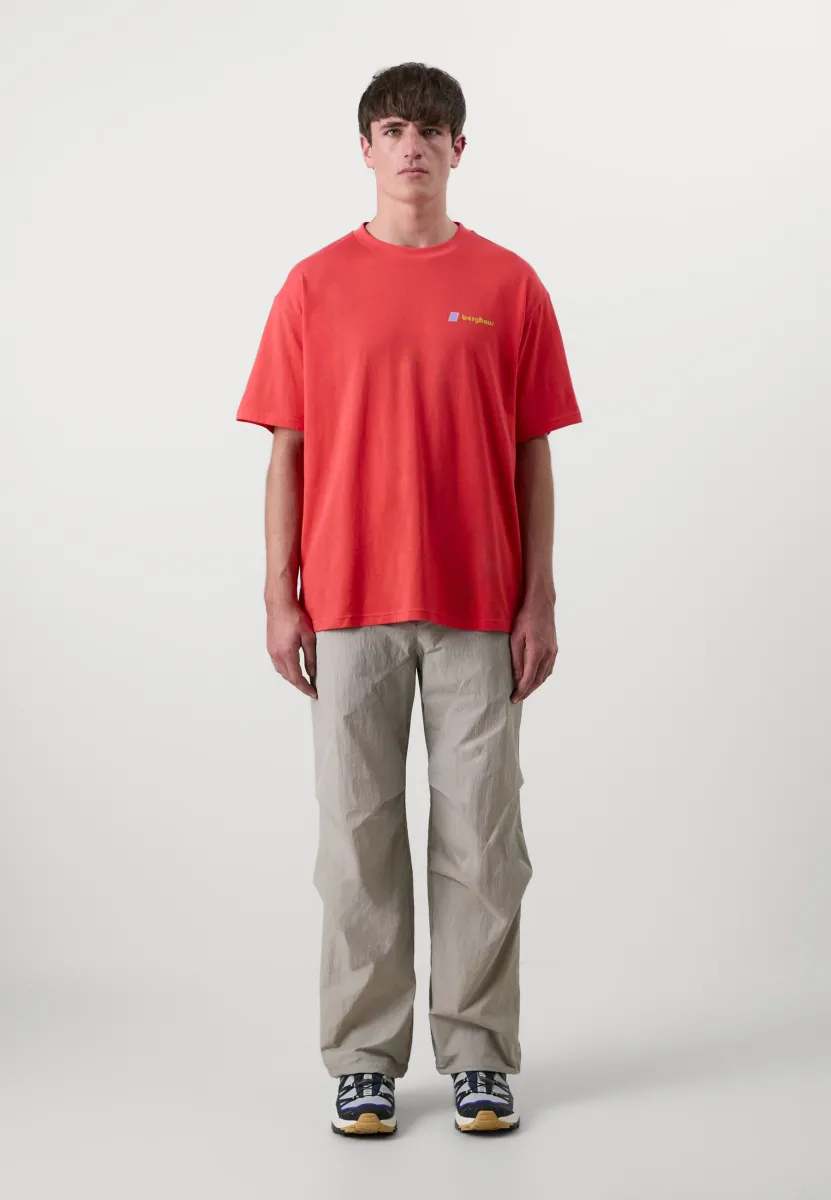 CYCLOPS TEE UNISEX - T-Shirt print - mountain carmine