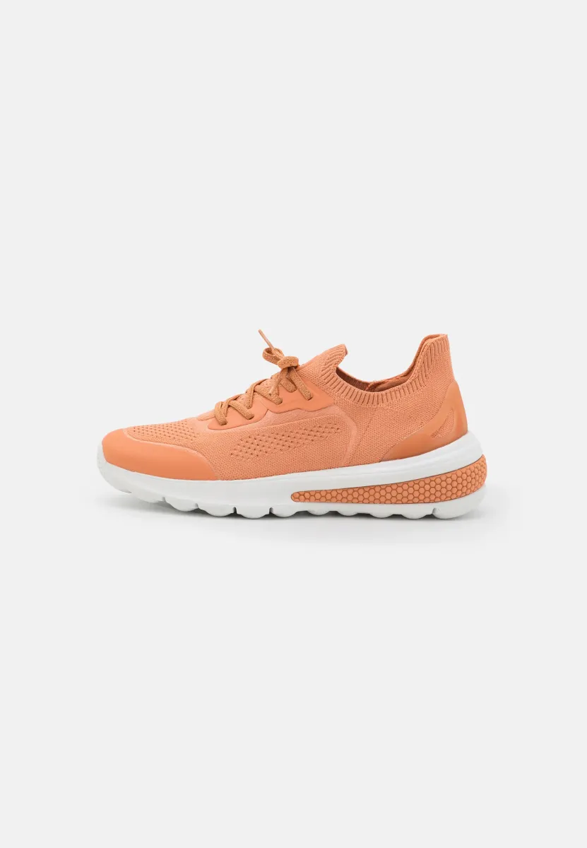 D SPHERICA ACTIF - Sneaker low - peach