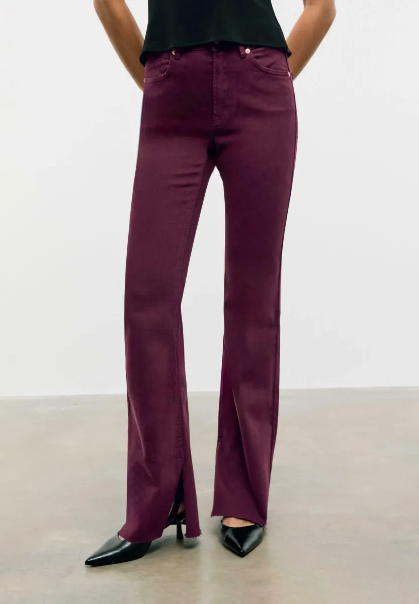 D74 - Flared Jeans - bordeaux