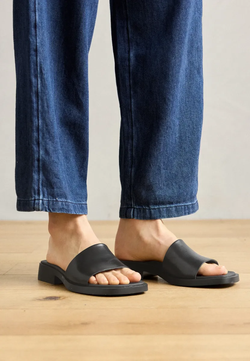 DANA - Pantolette flach - schwarz