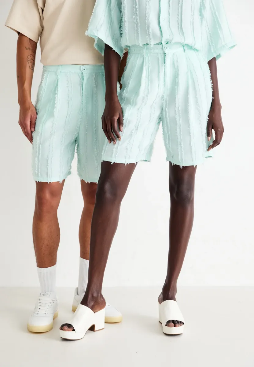 DAVY FRAYED BERMUDA UNISEX - Shorts - green