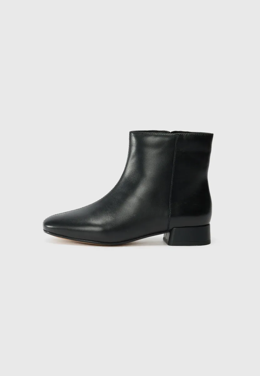 DHYALMA - Stiefelette - black