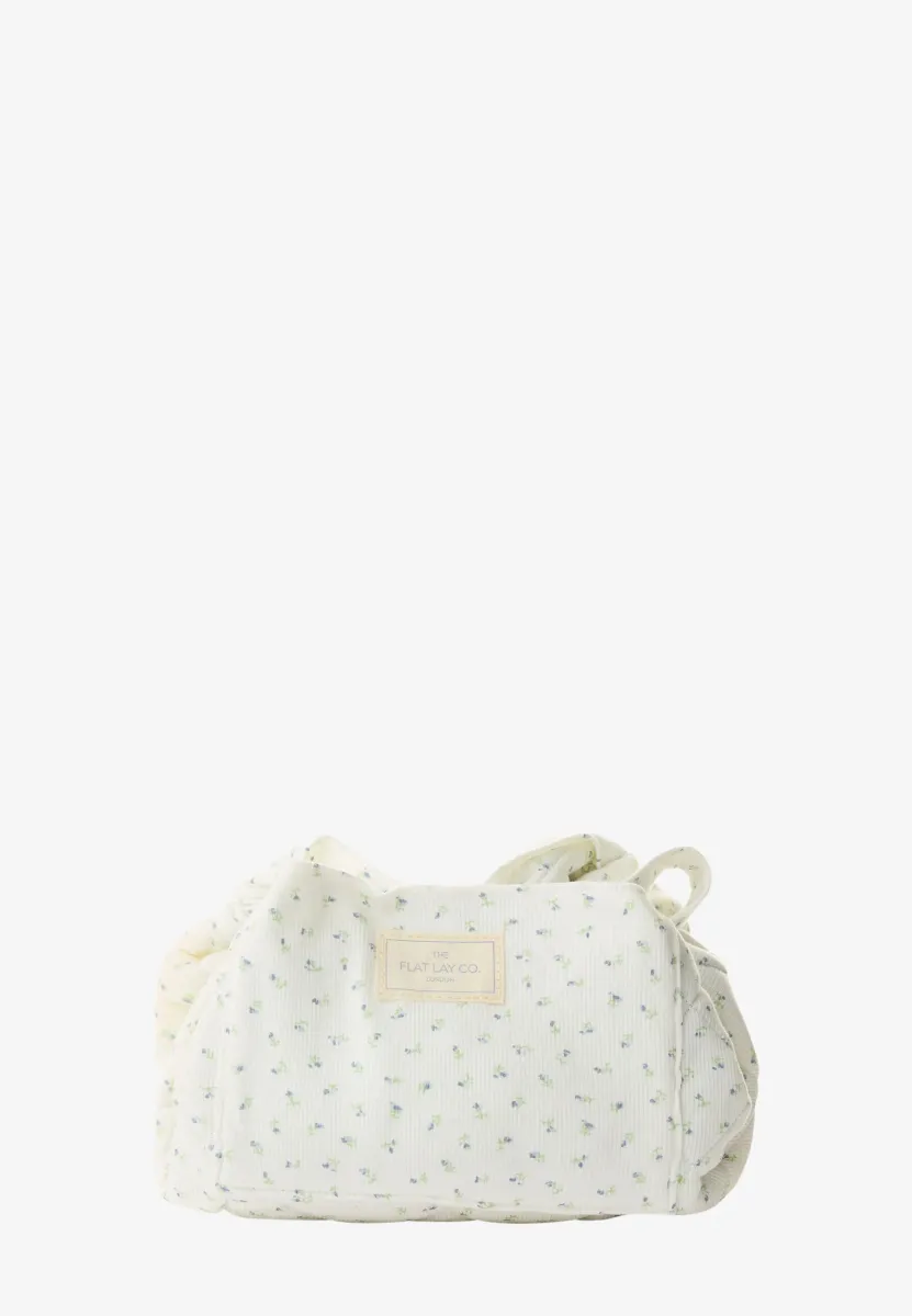 DRAWSTRING FLAT LAY MAKEUP BAG - Kosmetiktasche - cozy cotton ditsy floral
