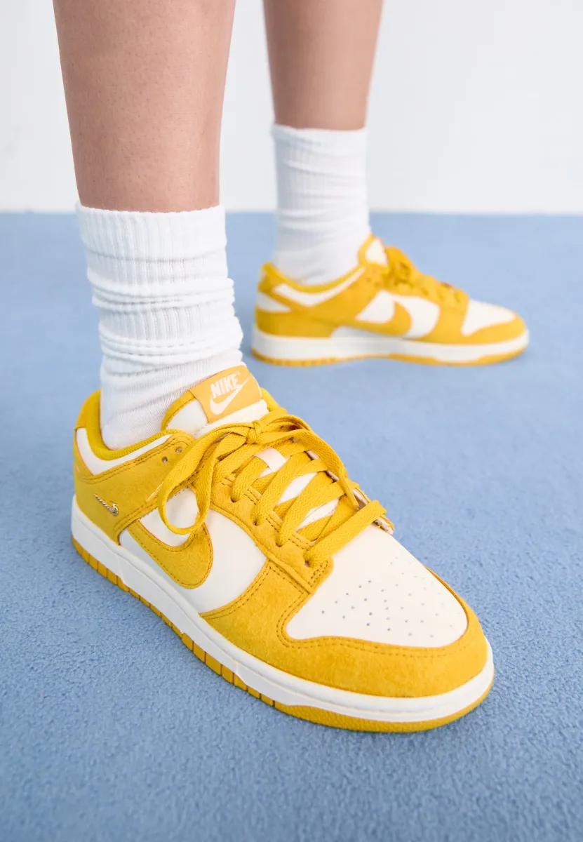 DUNK LOW - Sneaker low - pale ivory/dark sulfur/sail/gold-coloured
