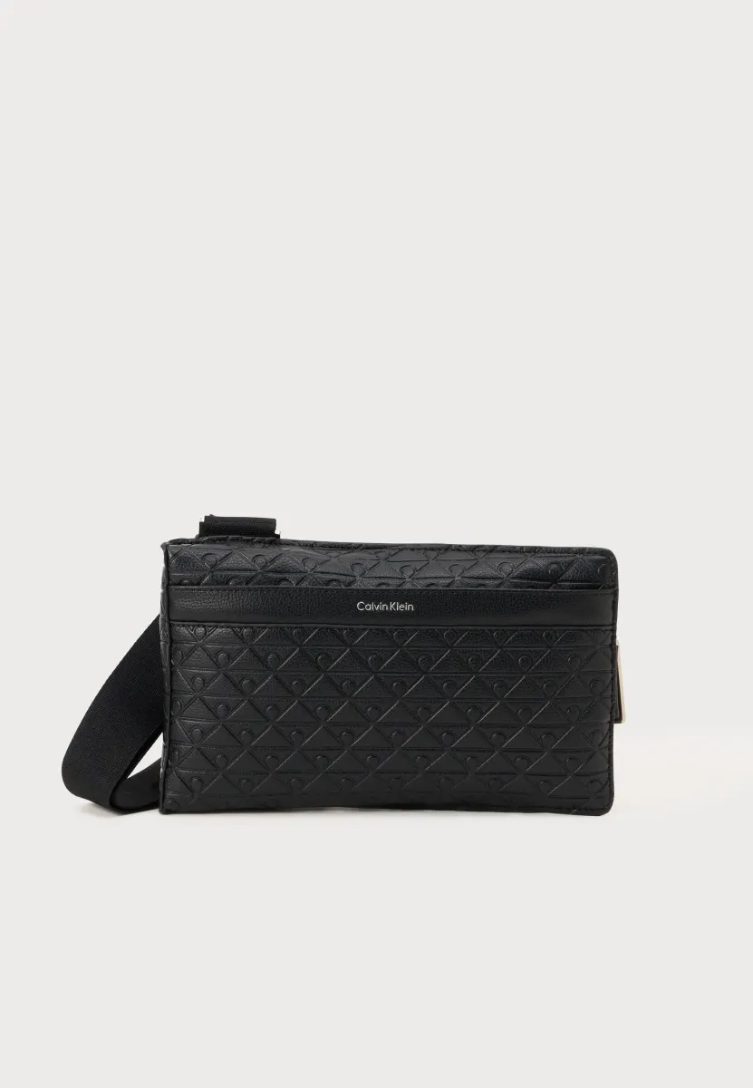 EMBLEM EMBOSS SQUARE SLING - Umhängetasche - black