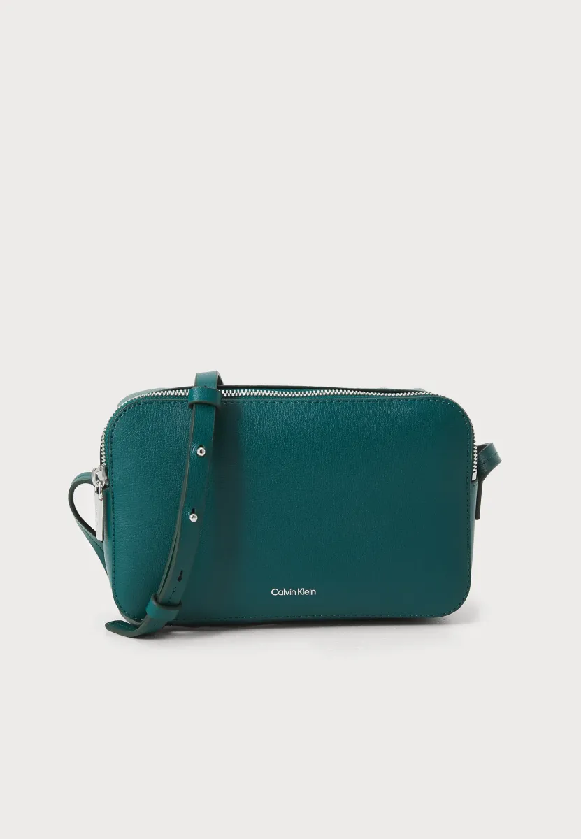 EMBOSSED LOGO - Umhängetasche - maya blue/brittany blue