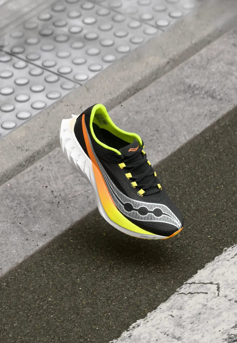 ENDORPHIN PRO 4 - Laufschuh Straße - black
