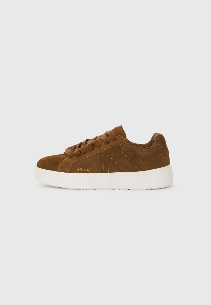 ESSENCE UNISEX - Sneaker low - brown