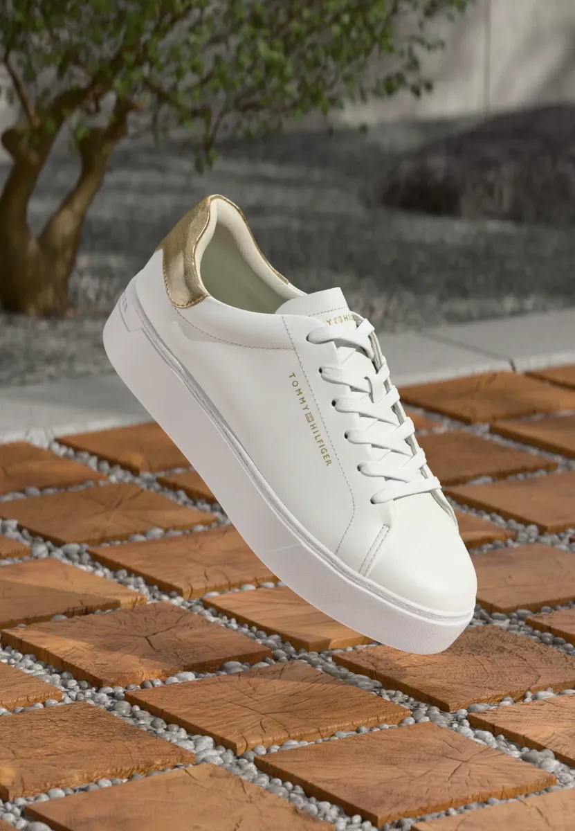ESSENTIAL PLATFORM COURT - Sneaker low - white/gold-colouerd