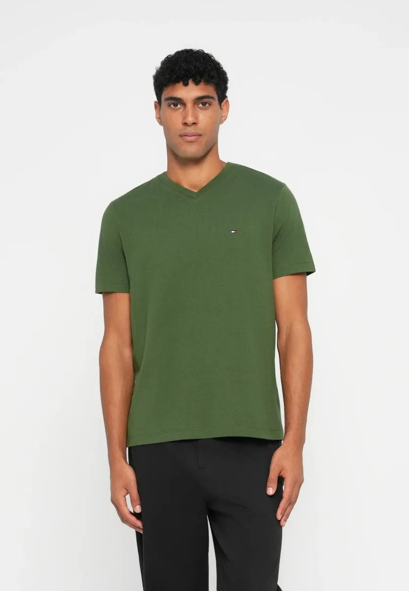 ESSENTIAL V NECK TEE - T-Shirt basic - mountain pine