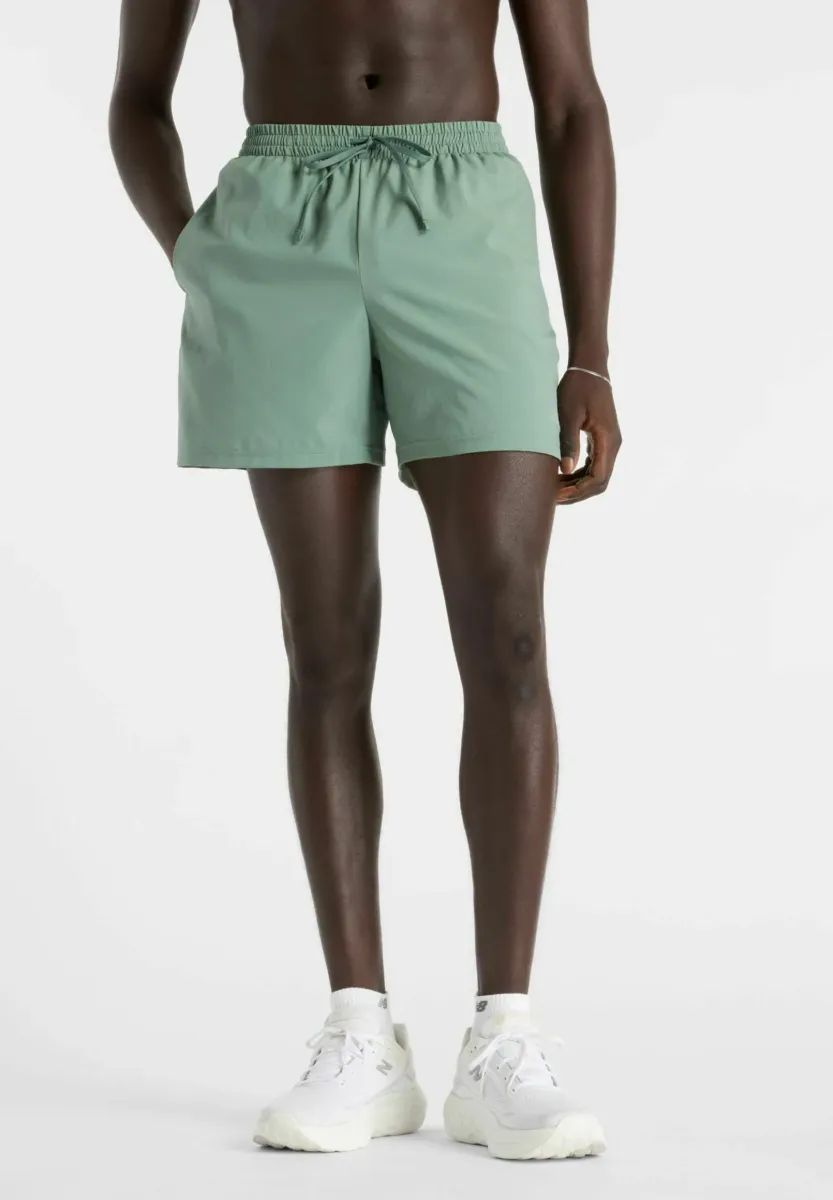 ESSENTIALS - Kurze Sporthose - green