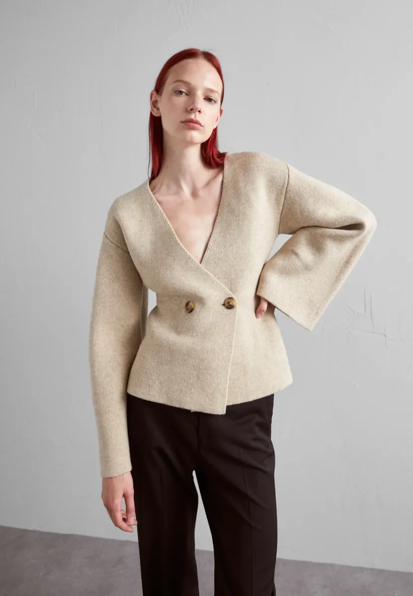 ESSENTIALS TINLEY - Strickjacke - beige