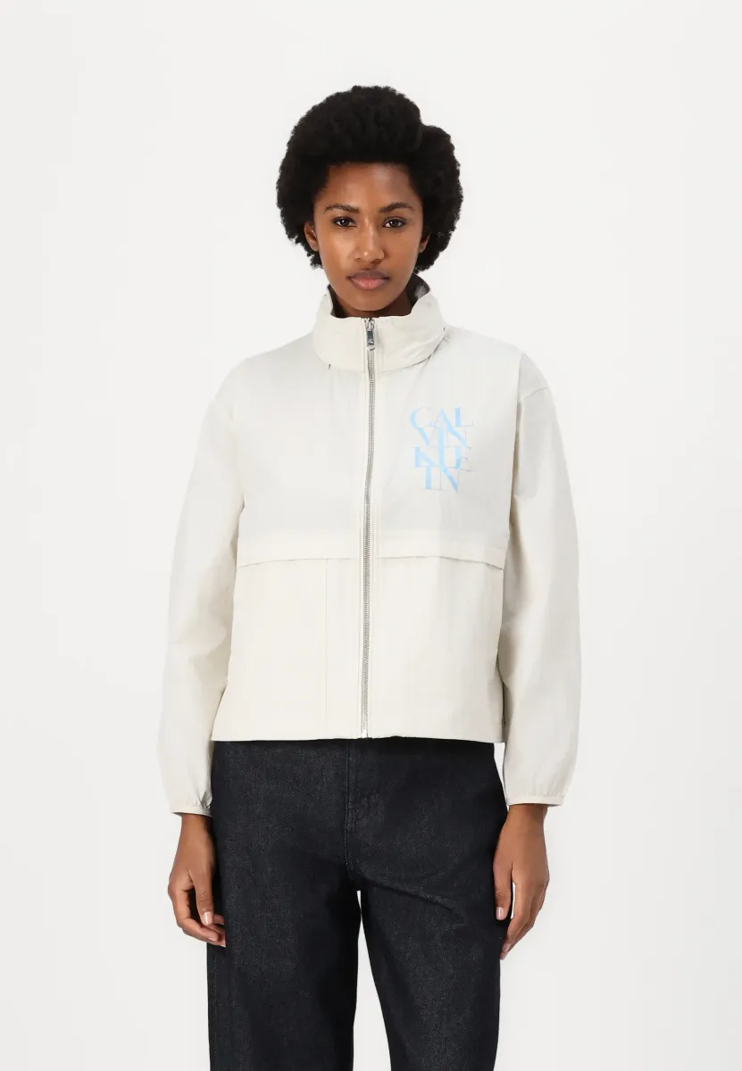 ESSENTIALS  WINDBREAKER - Leichte Jacke - chalk