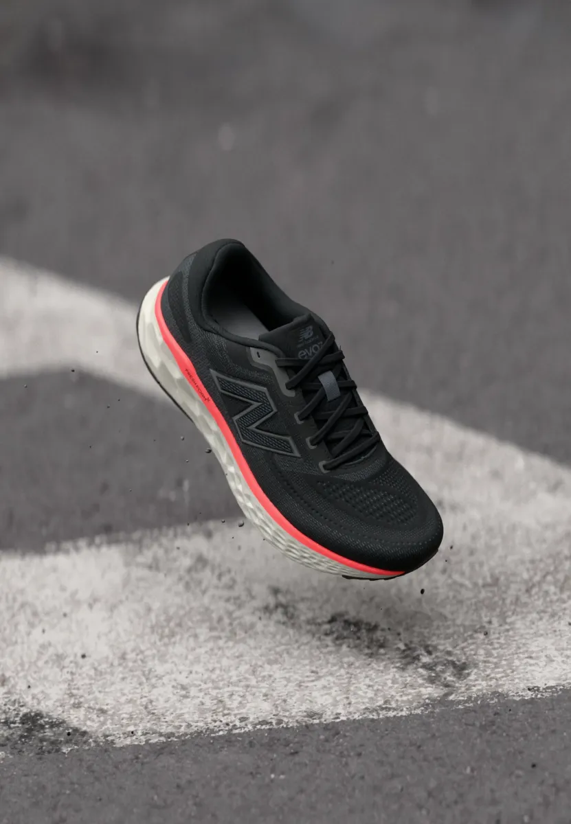 EVOZ V4 - Laufschuh Straße - black