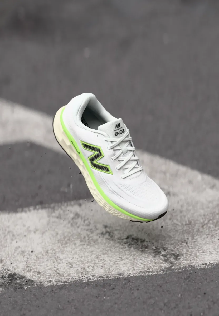 EVOZ V4 - Laufschuh Straße - white