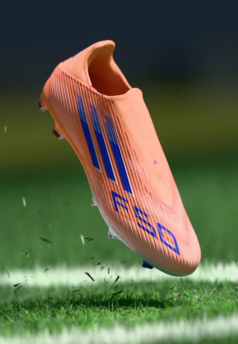 F50 LEAGUE LACELESS FIRM GROUND FOOTBALL BOOTS - Fußballschuhe für festen Untergrund - beam orange/lucid blue/footwear white