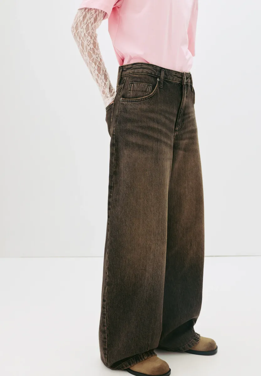 FADED BALLOON - Baggy Jeans - brown