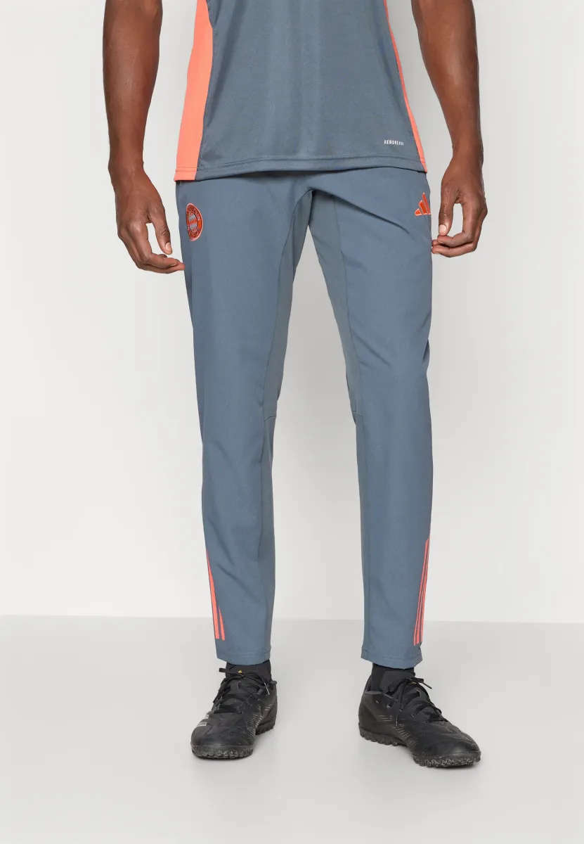 FC BAYERN 2025/2026 TIRO25 COMPETITION PRESENTATION PANTS - Vereinsmannschaften - bold onix