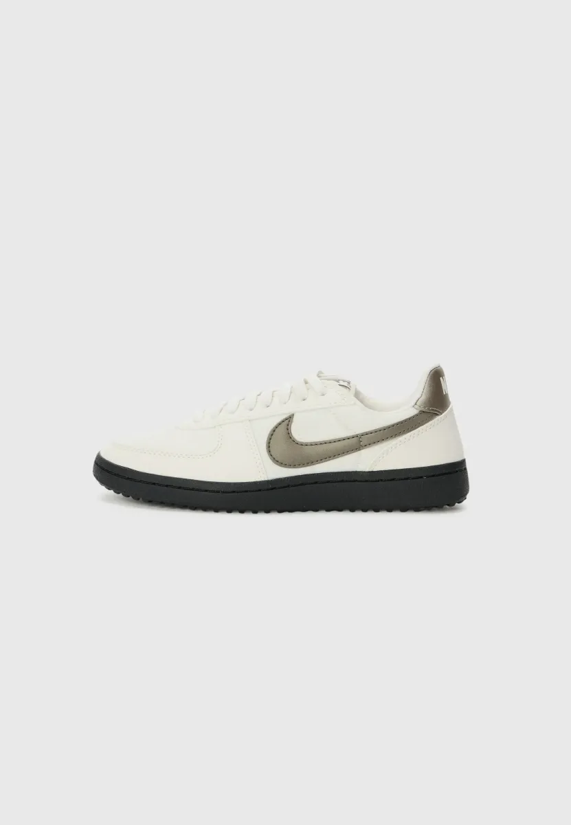 FIELD GENERAL - Sneaker low - off-white/black