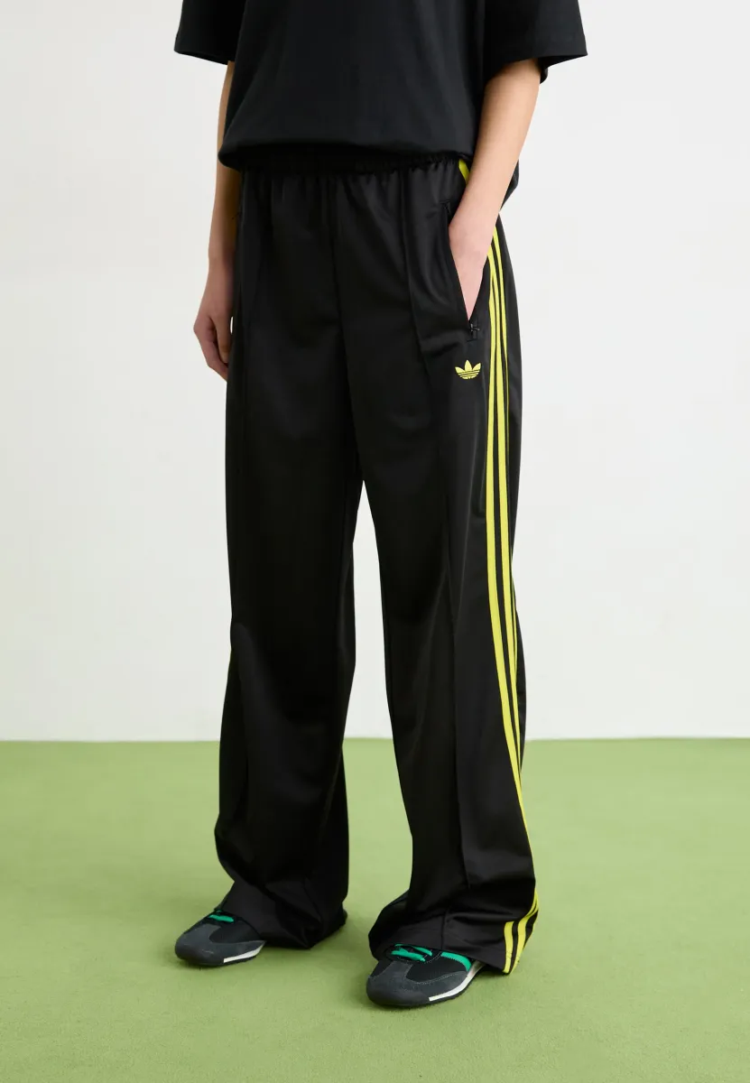 FIREBIRD - Jogginghose - black/pure sulfur