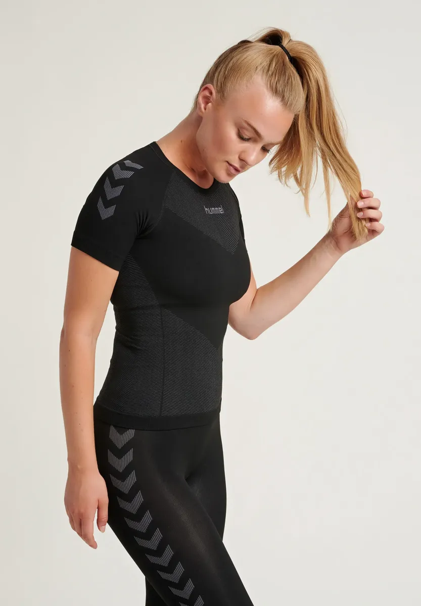 FIRST SEAMLESS - Unterhemd/-shirt - black