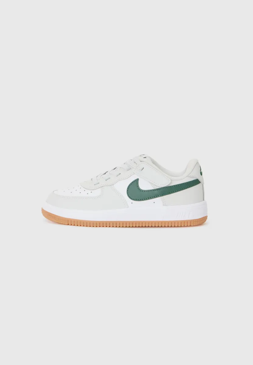 FORCE 1 UNISEX - Sneaker low - photon dust/white/fir/gum med brown