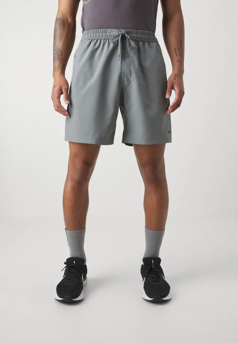 FORM SHORT - Kurze Sporthose - smoke grey/black
