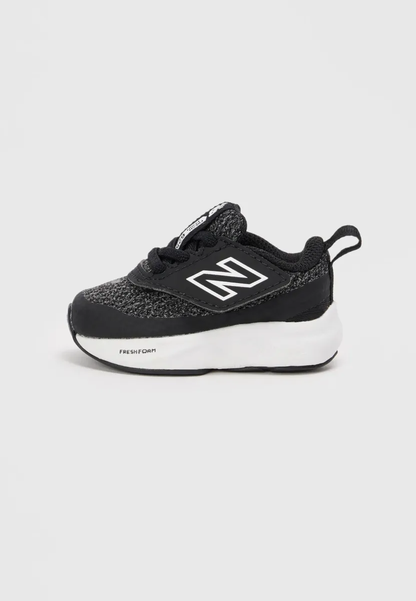FRESH FOAM 625 UNISEX - Laufschuh Straße - black