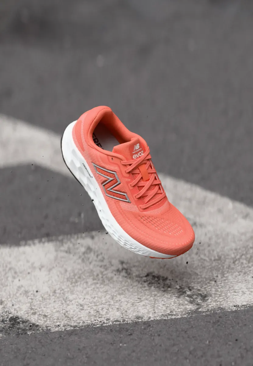 FRESH FOAM X EVOZ V4 - Laufschuh Straße - flare